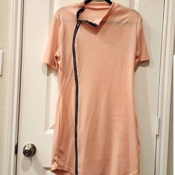 So Chic Front Zip Ribbed S/S Mini Dress - Picture 2 of 5